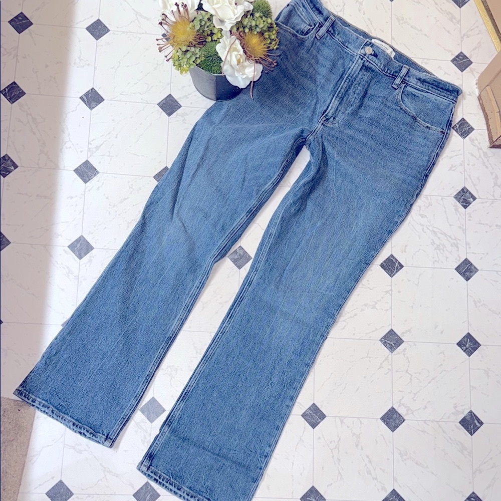 NWT 32 14 Abercrombie vintage ultra high rise flare Jeans